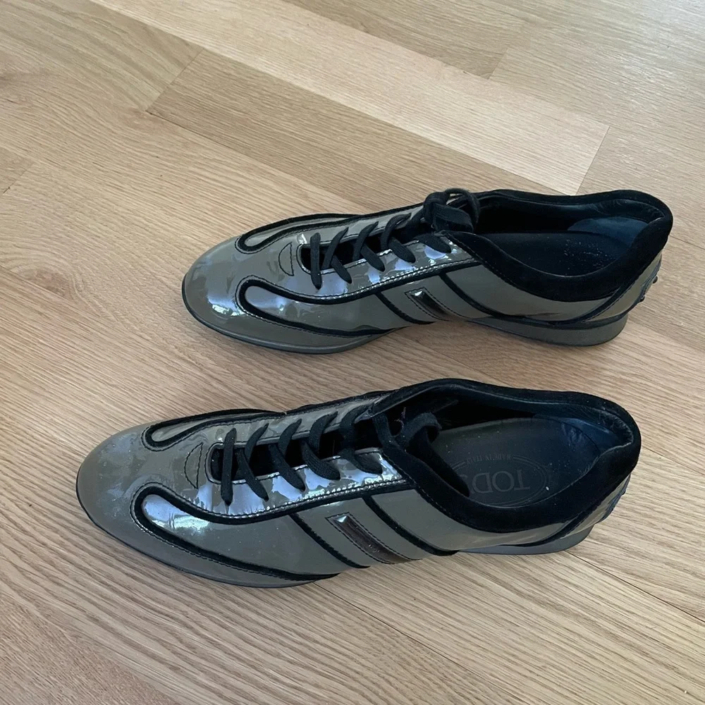 Tod’s gray and black patent sneaker - Picture 4 of 8